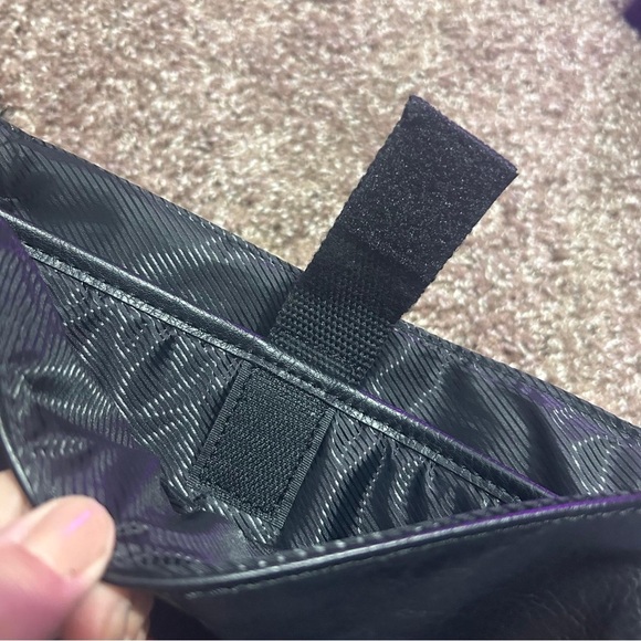 Kenneth Cole Reaction Black Messenger Bag with Adjustable Strap - Picture 16 of 16